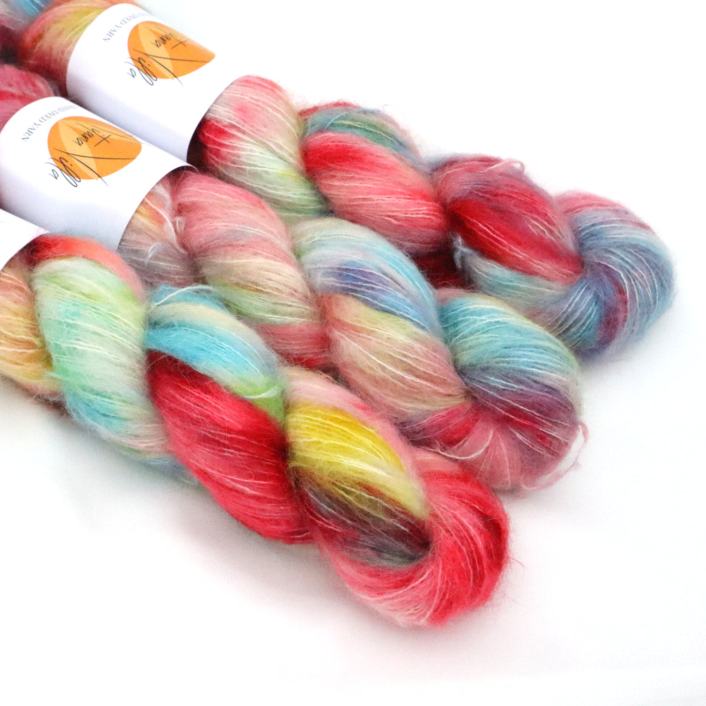 DOROTHY CLOWN (74% baby suri alpaca, 26% seda morera: 300m/50g)