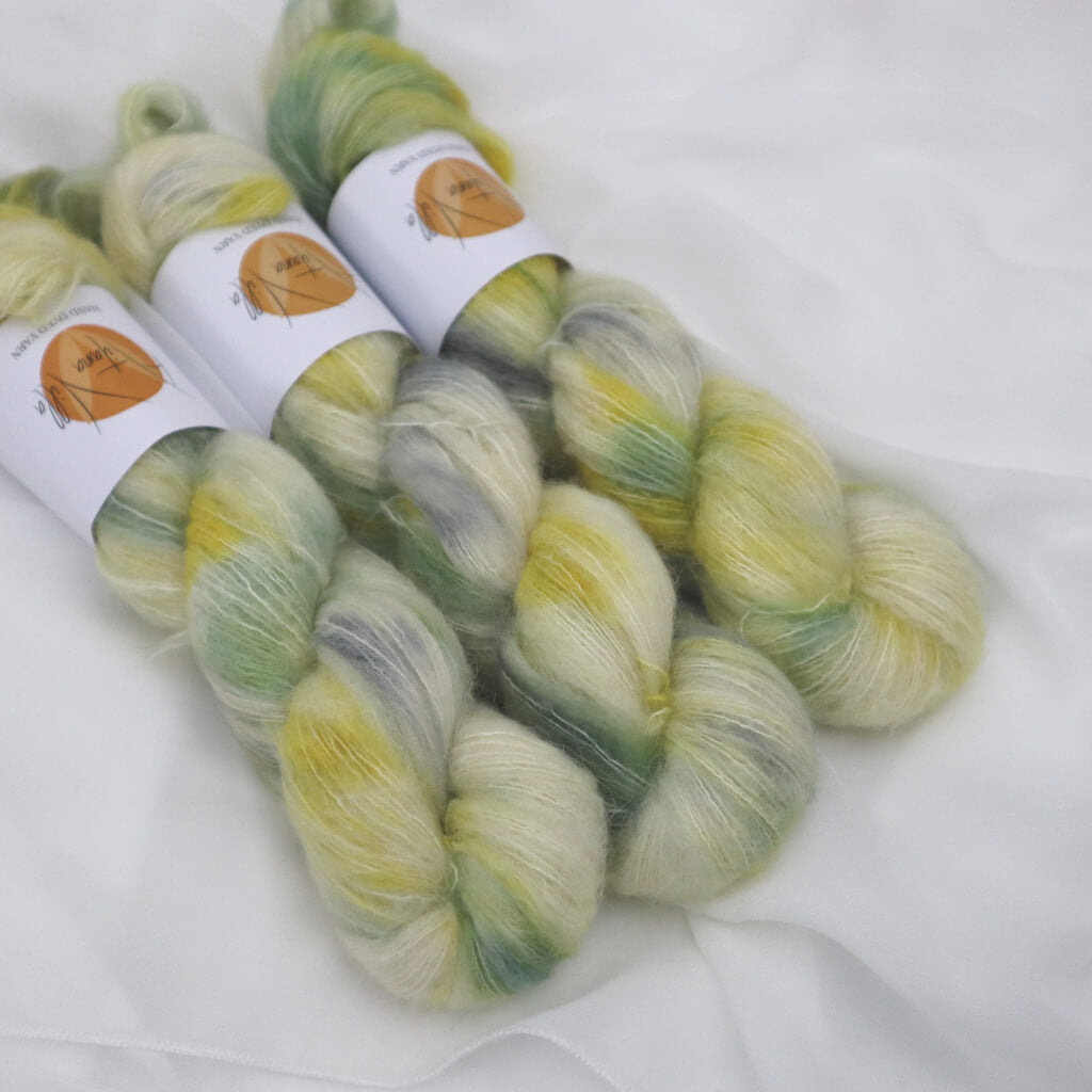 DOROTHY TRANQUILITY (74% baby suri alpaca, 26% seda morera: 300m/50g)