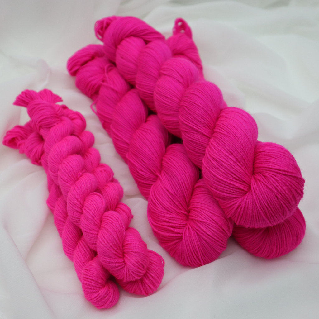 HYPATIA PINK FLUOR (75% merino sw, 25% nailon )