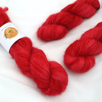 DOROTHY CHINESE RED (74% baby suri alpaca, 26% seda morera: 300m/50g)