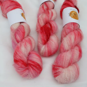 DOROTHY ETHERNAL PASSION (74% baby suri alpaca, 26% mulberry silk: 300m/50g)