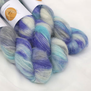 DOROTHY FLYING IN THE SKY (74% baby suri alpaca, 26% seda morera: 300m/50g)