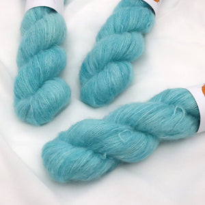 DOROTHY FROZEN BLUE (74% baby suri alpaca, 26% seda morera: 300m/50g)