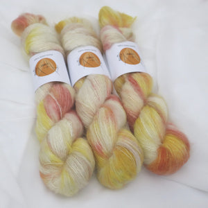DOROTHY SUNRISE WHISPER (74% baby suri alpaca, 26% seda morera: 300m/50g)